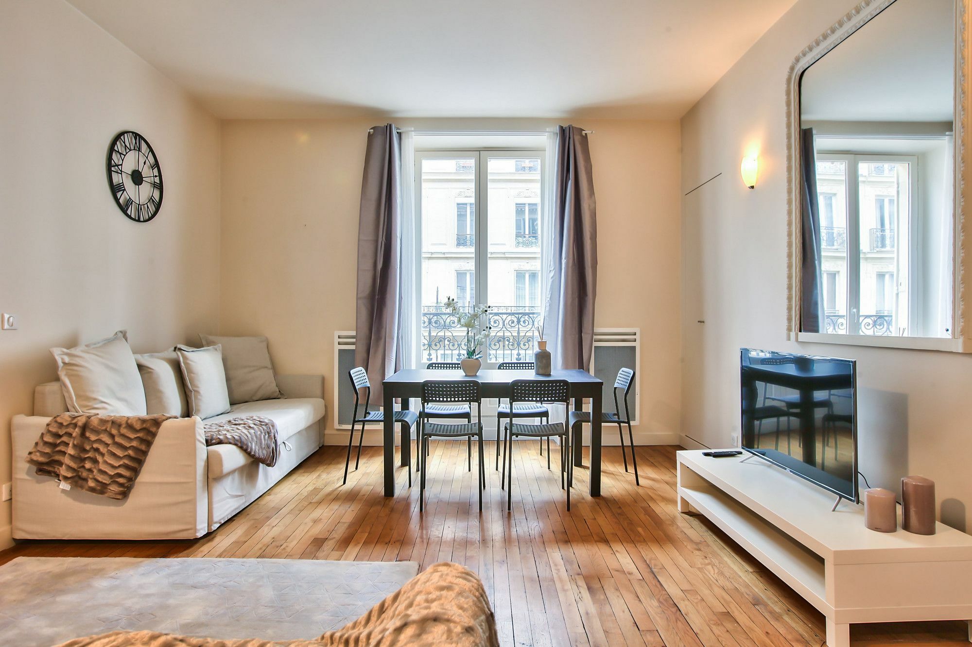 27 - Flat Reaumur - Montorgueil * Paris